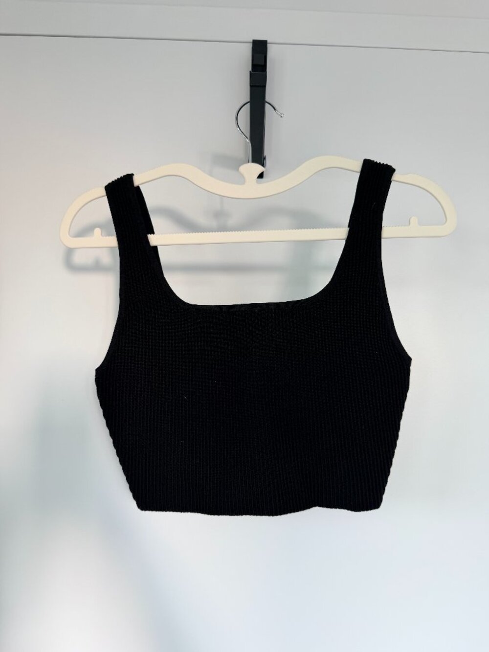 Aritzia (Babaton) Ribbed crop top